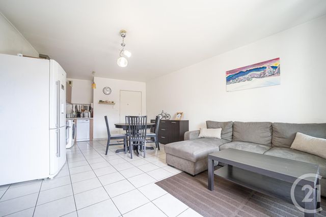 Afficher la photo en grand Appartement F3 à vendre - 3 pièces - 56.0 m2 - MARSEILLE - 13003 - PROVENCE-ALPES-COTE-D-AZUR - Century 21 Intramuros