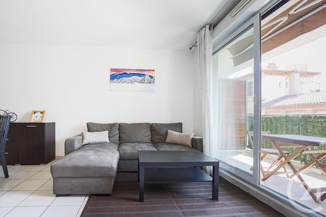 Afficher la photo en grand Appartement F3 à vendre - 3 pièces - 56.0 m2 - MARSEILLE - 13003 - PROVENCE-ALPES-COTE-D-AZUR - Century 21 Intramuros