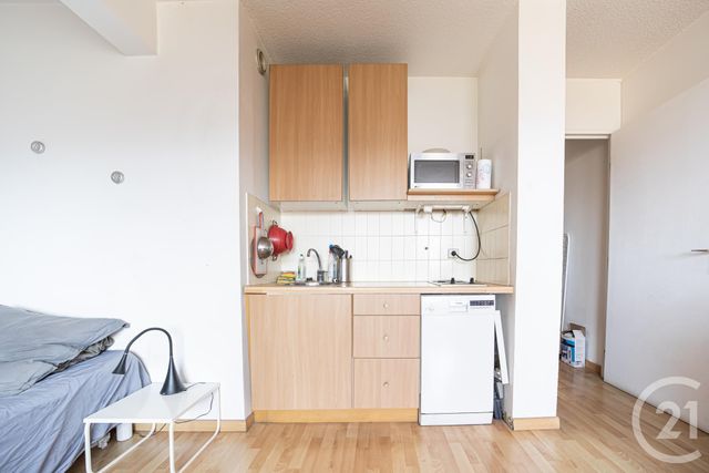 Afficher la photo en grand Studio à vendre - 1 pièce - 30.0 m2 - MARSEILLE - 13010 - PROVENCE-ALPES-COTE-D-AZUR - Century 21 Intramuros