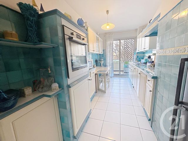 Appartement T4 à vendre - 4 pièces - 86.78 m2 - MARSEILLE - 13008 - PROVENCE-ALPES-COTE-D-AZUR - Century 21 Intramuros
