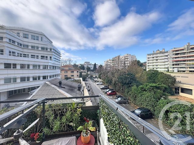 Appartement T4 à vendre - 4 pièces - 86.78 m2 - MARSEILLE - 13008 - PROVENCE-ALPES-COTE-D-AZUR - Century 21 Intramuros