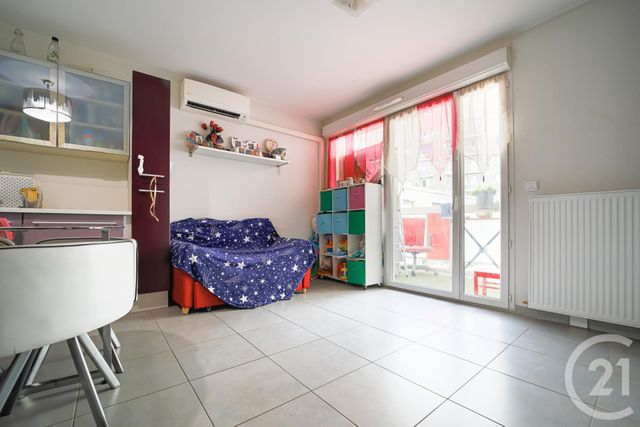 Afficher la photo en grand appartement à vendre - 2 pièces - 37.1 m2 - MARSEILLE - 13008 - PROVENCE-ALPES-COTE-D-AZUR - Century 21 Intramuros