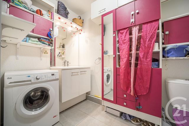 Afficher la photo en grand appartement à vendre - 2 pièces - 37.1 m2 - MARSEILLE - 13008 - PROVENCE-ALPES-COTE-D-AZUR - Century 21 Intramuros