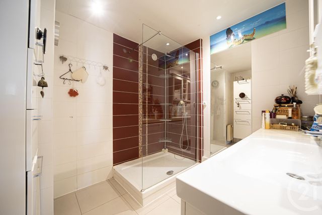 Afficher la photo en grand Appartement T3 à vendre - 3 pièces - 75.6 m2 - MARSEILLE - 13003 - PROVENCE-ALPES-COTE-D-AZUR - Century 21 Intramuros