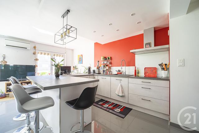Afficher la photo en grand Appartement T3 à vendre - 3 pièces - 75.6 m2 - MARSEILLE - 13003 - PROVENCE-ALPES-COTE-D-AZUR - Century 21 Intramuros