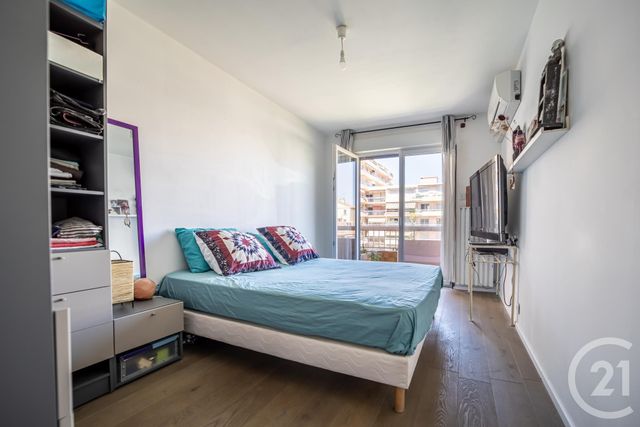 Afficher la photo en grand Appartement T3 à vendre - 3 pièces - 75.6 m2 - MARSEILLE - 13003 - PROVENCE-ALPES-COTE-D-AZUR - Century 21 Intramuros