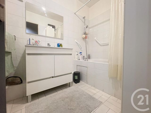 Appartement T4 à vendre - 4 pièces - 82.88 m2 - MARSEILLE - 13012 - PROVENCE-ALPES-COTE-D-AZUR - Century 21 Intramuros