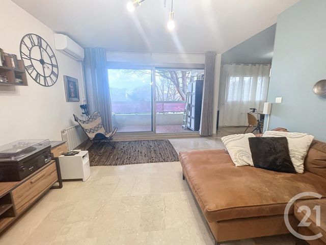 Appartement T4 à vendre - 4 pièces - 82.88 m2 - MARSEILLE - 13012 - PROVENCE-ALPES-COTE-D-AZUR - Century 21 Intramuros