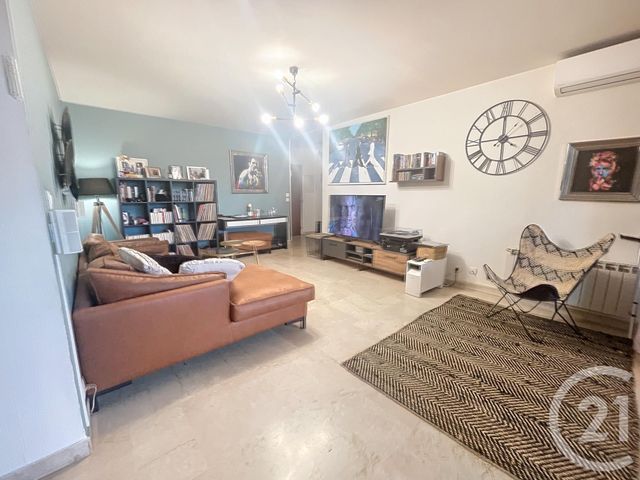 Appartement T4 à vendre - 4 pièces - 82.88 m2 - MARSEILLE - 13012 - PROVENCE-ALPES-COTE-D-AZUR - Century 21 Intramuros