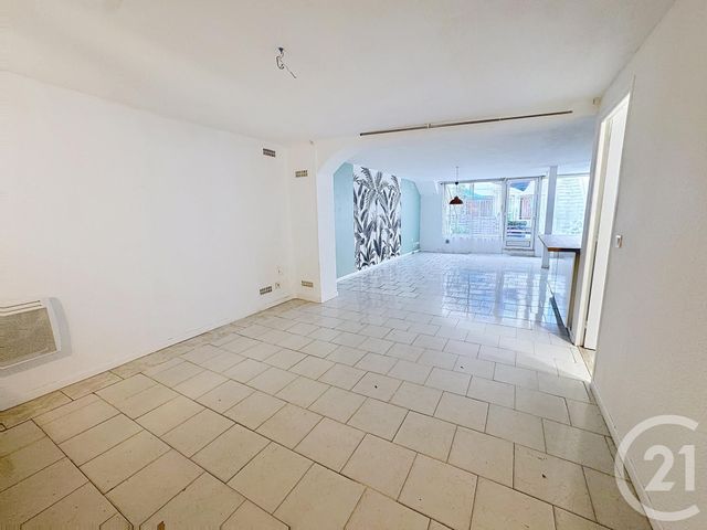 Appartement à louer - 2 pièces - 54.46 m2 - MARSEILLE - 13001 - PROVENCE-ALPES-COTE-D-AZUR - Century 21 Intramuros