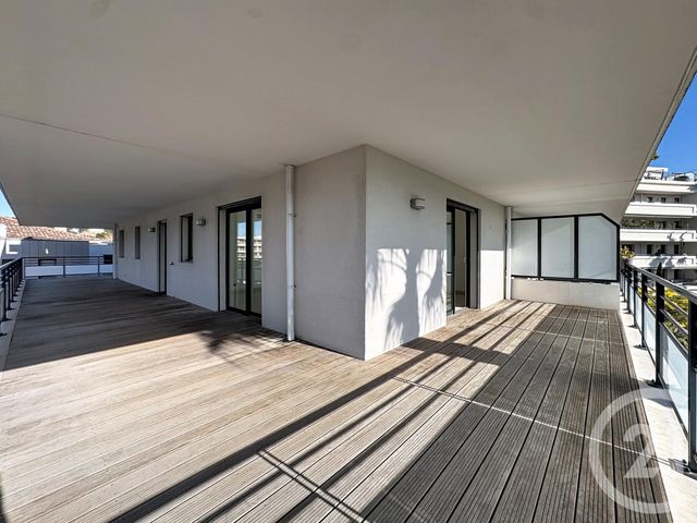 Appartement à louer - 4 pièces - 105.09 m2 - MARSEILLE - 13008 - PROVENCE-ALPES-COTE-D-AZUR - Century 21 Intramuros