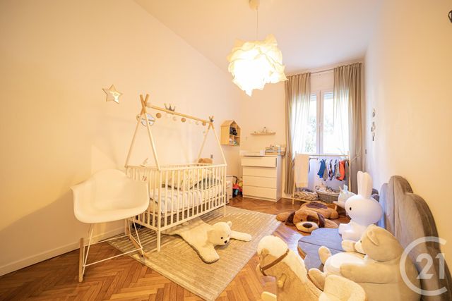 Afficher la photo en grand Appartement F4 à vendre - 4 pièces - 120.0 m2 - MARSEILLE - 13008 - PROVENCE-ALPES-COTE-D-AZUR - Century 21 Intramuros