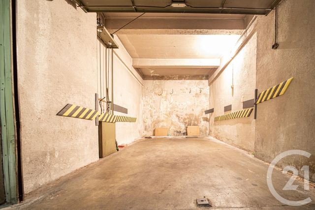 Afficher la photo en grand Appartement F4 à vendre - 4 pièces - 120.0 m2 - MARSEILLE - 13008 - PROVENCE-ALPES-COTE-D-AZUR - Century 21 Intramuros