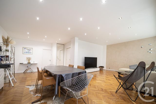 Afficher la photo en grand Appartement F4 à vendre - 4 pièces - 120.0 m2 - MARSEILLE - 13008 - PROVENCE-ALPES-COTE-D-AZUR - Century 21 Intramuros
