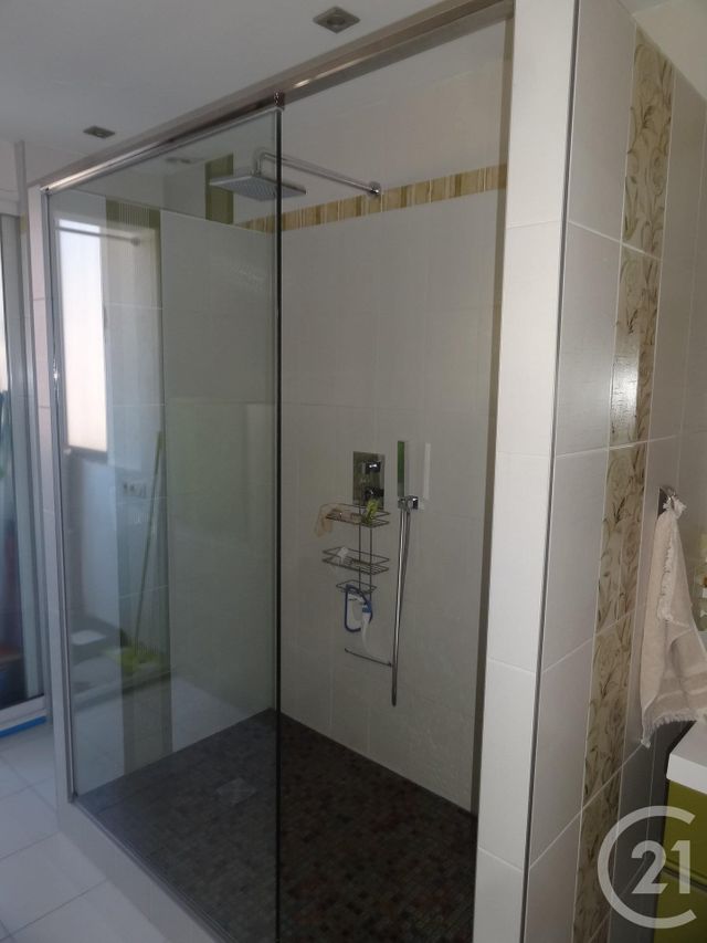 Appartement T2 à vendre - 2 pièces - 58.0 m2 - MARSEILLE - 13008 - PROVENCE-ALPES-COTE-D-AZUR - Century 21 Intramuros Appartement T2 à vendre - 2 pièces - 58.0 m2 - MARSEILLE - 13008 - PROVENCE-ALPES-COTE-D-AZUR - Century 21 Intramuros