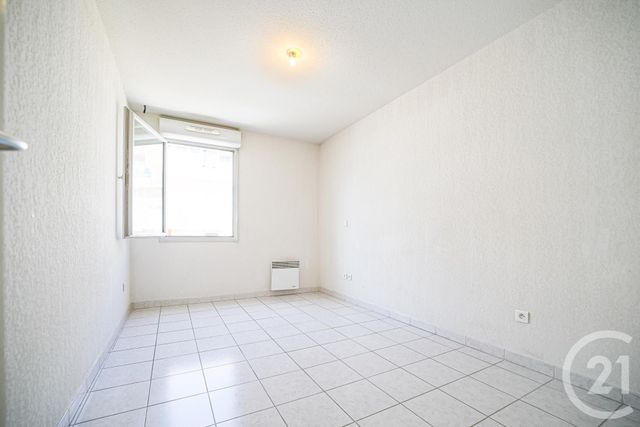 Appartement T3 à vendre - 3 pièces - 66.61 m2 - MARSEILLE - 13003 - PROVENCE-ALPES-COTE-D-AZUR - Century 21 Intramuros Appartement T3 à vendre - 3 pièces - 66.61 m2 - MARSEILLE - 13003 - PROVENCE-ALPES-COTE-D-AZUR - Century 21 Intramuros