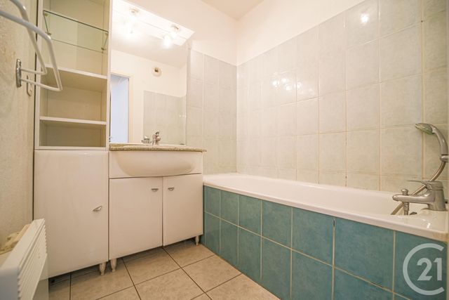 Appartement T3 à vendre - 3 pièces - 66.61 m2 - MARSEILLE - 13003 - PROVENCE-ALPES-COTE-D-AZUR - Century 21 Intramuros Appartement T3 à vendre - 3 pièces - 66.61 m2 - MARSEILLE - 13003 - PROVENCE-ALPES-COTE-D-AZUR - Century 21 Intramuros