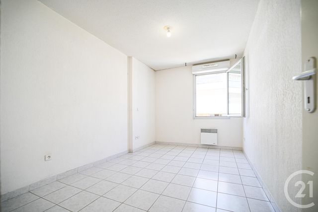 Appartement T3 à vendre - 3 pièces - 66.61 m2 - MARSEILLE - 13003 - PROVENCE-ALPES-COTE-D-AZUR - Century 21 Intramuros Appartement T3 à vendre - 3 pièces - 66.61 m2 - MARSEILLE - 13003 - PROVENCE-ALPES-COTE-D-AZUR - Century 21 Intramuros