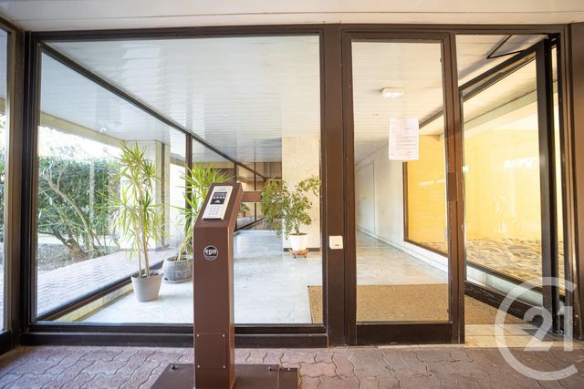 Appartement T3 à vendre - 3 pièces - 75.75 m2 - MARSEILLE - 13008 - PROVENCE-ALPES-COTE-D-AZUR - Century 21 Intramuros Appartement T3 à vendre - 3 pièces - 75.75 m2 - MARSEILLE - 13008 - PROVENCE-ALPES-COTE-D-AZUR - Century 21 Intramuros