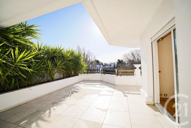 Appartement T3 à vendre - 3 pièces - 75.75 m2 - MARSEILLE - 13008 - PROVENCE-ALPES-COTE-D-AZUR - Century 21 Intramuros Appartement T3 à vendre - 3 pièces - 75.75 m2 - MARSEILLE - 13008 - PROVENCE-ALPES-COTE-D-AZUR - Century 21 Intramuros