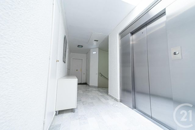 Appartement T3 à vendre - 3 pièces - 75.75 m2 - MARSEILLE - 13008 - PROVENCE-ALPES-COTE-D-AZUR - Century 21 Intramuros Appartement T3 à vendre - 3 pièces - 75.75 m2 - MARSEILLE - 13008 - PROVENCE-ALPES-COTE-D-AZUR - Century 21 Intramuros