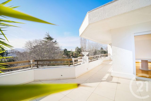 Appartement T3 à vendre - 3 pièces - 75.75 m2 - MARSEILLE - 13008 - PROVENCE-ALPES-COTE-D-AZUR - Century 21 Intramuros Appartement T3 à vendre - 3 pièces - 75.75 m2 - MARSEILLE - 13008 - PROVENCE-ALPES-COTE-D-AZUR - Century 21 Intramuros