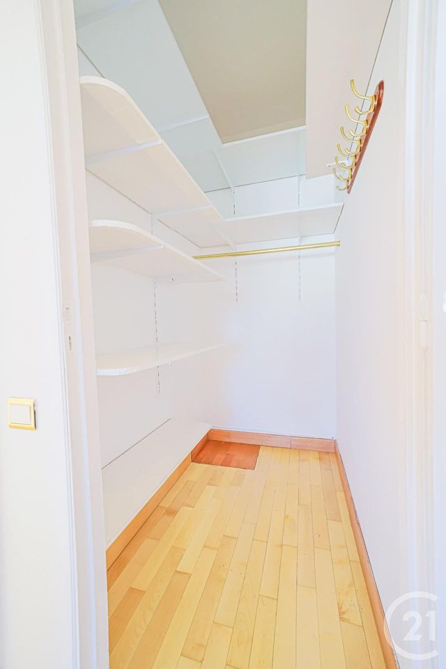 Appartement T3 à vendre - 3 pièces - 75.75 m2 - MARSEILLE - 13008 - PROVENCE-ALPES-COTE-D-AZUR - Century 21 Intramuros Appartement T3 à vendre - 3 pièces - 75.75 m2 - MARSEILLE - 13008 - PROVENCE-ALPES-COTE-D-AZUR - Century 21 Intramuros