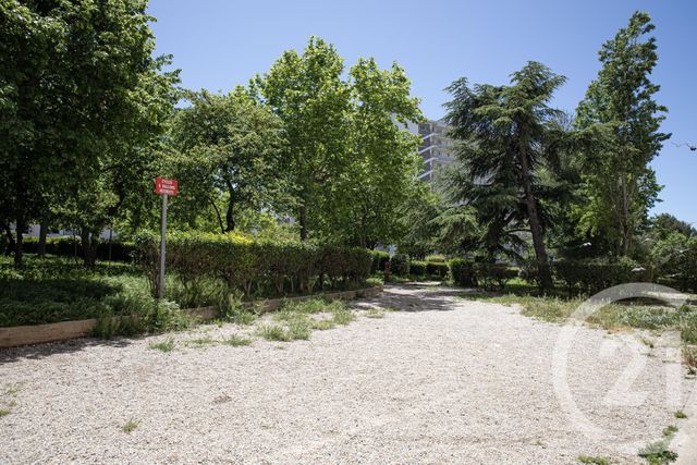 Appartement T4 à vendre - 4 pièces - 59.8 m2 - MARSEILLE - 13009 - PROVENCE-ALPES-COTE-D-AZUR - Century 21 Intramuros Appartement T4 à vendre - 4 pièces - 59.8 m2 - MARSEILLE - 13009 - PROVENCE-ALPES-COTE-D-AZUR - Century 21 Intramuros