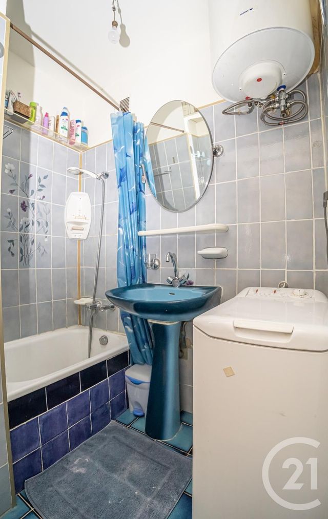 Appartement T4 à vendre - 4 pièces - 59.8 m2 - MARSEILLE - 13009 - PROVENCE-ALPES-COTE-D-AZUR - Century 21 Intramuros Appartement T4 à vendre - 4 pièces - 59.8 m2 - MARSEILLE - 13009 - PROVENCE-ALPES-COTE-D-AZUR - Century 21 Intramuros