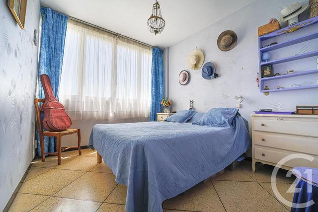 Appartement T4 à vendre - 4 pièces - 59.8 m2 - MARSEILLE - 13009 - PROVENCE-ALPES-COTE-D-AZUR - Century 21 Intramuros Appartement T4 à vendre - 4 pièces - 59.8 m2 - MARSEILLE - 13009 - PROVENCE-ALPES-COTE-D-AZUR - Century 21 Intramuros