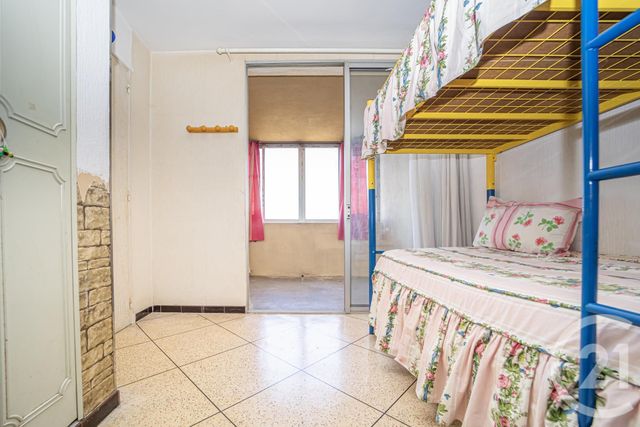 Appartement T4 à vendre - 4 pièces - 59.8 m2 - MARSEILLE - 13009 - PROVENCE-ALPES-COTE-D-AZUR - Century 21 Intramuros Appartement T4 à vendre - 4 pièces - 59.8 m2 - MARSEILLE - 13009 - PROVENCE-ALPES-COTE-D-AZUR - Century 21 Intramuros