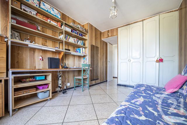 Appartement T4 à vendre - 4 pièces - 59.8 m2 - MARSEILLE - 13009 - PROVENCE-ALPES-COTE-D-AZUR - Century 21 Intramuros Appartement T4 à vendre - 4 pièces - 59.8 m2 - MARSEILLE - 13009 - PROVENCE-ALPES-COTE-D-AZUR - Century 21 Intramuros