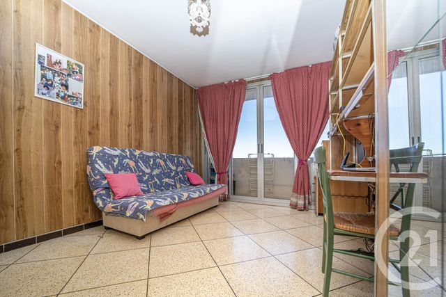 Appartement T4 à vendre - 4 pièces - 59.8 m2 - MARSEILLE - 13009 - PROVENCE-ALPES-COTE-D-AZUR - Century 21 Intramuros Appartement T4 à vendre - 4 pièces - 59.8 m2 - MARSEILLE - 13009 - PROVENCE-ALPES-COTE-D-AZUR - Century 21 Intramuros