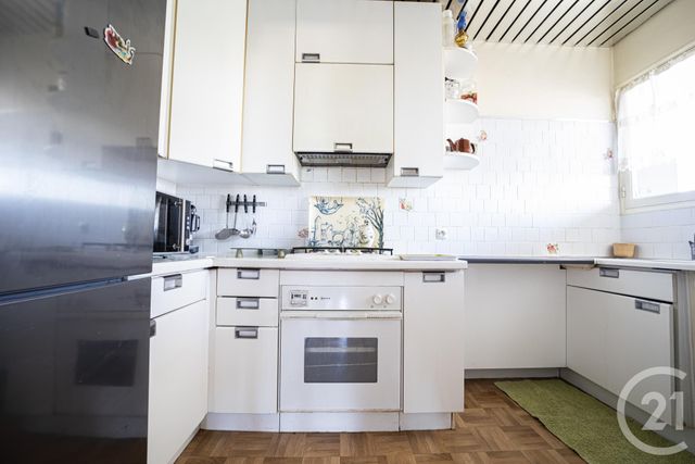Appartement T4 à vendre - 4 pièces - 59.8 m2 - MARSEILLE - 13009 - PROVENCE-ALPES-COTE-D-AZUR - Century 21 Intramuros Appartement T4 à vendre - 4 pièces - 59.8 m2 - MARSEILLE - 13009 - PROVENCE-ALPES-COTE-D-AZUR - Century 21 Intramuros