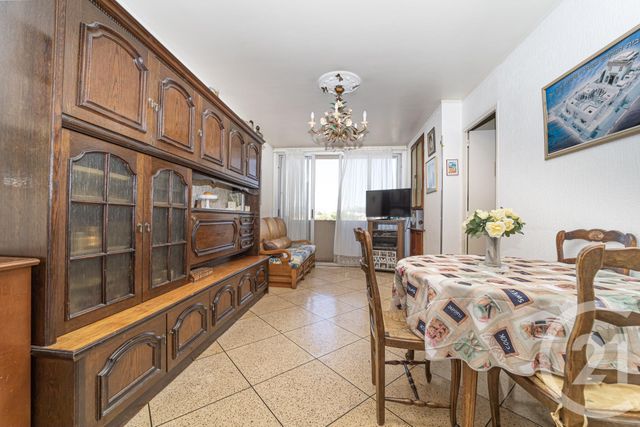 Appartement T4 à vendre - 4 pièces - 59.8 m2 - MARSEILLE - 13009 - PROVENCE-ALPES-COTE-D-AZUR - Century 21 Intramuros Appartement T4 à vendre - 4 pièces - 59.8 m2 - MARSEILLE - 13009 - PROVENCE-ALPES-COTE-D-AZUR - Century 21 Intramuros