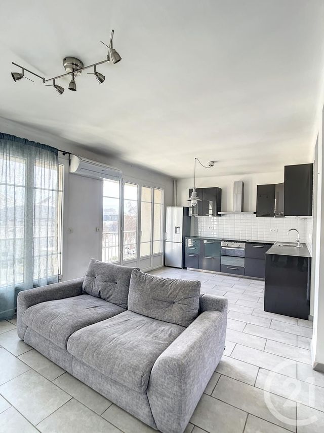 Appartement T3 à louer - 3 pièces - 61.65 m2 - MARSEILLE - 13008 - PROVENCE-ALPES-COTE-D-AZUR - Century 21 Intramuros