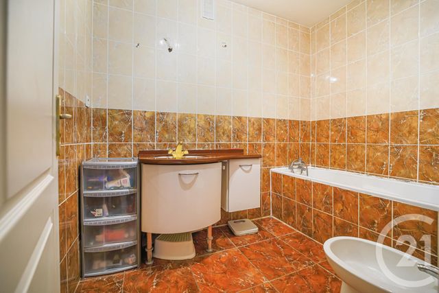 Appartement T4 à vendre - 4 pièces - 87.15 m2 - MARSEILLE - 13001 - PROVENCE-ALPES-COTE-D-AZUR - Century 21 Intramuros Appartement T4 à vendre - 4 pièces - 87.15 m2 - MARSEILLE - 13001 - PROVENCE-ALPES-COTE-D-AZUR - Century 21 Intramuros