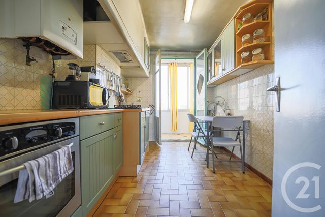 Afficher la photo en grand Appartement T4 à vendre - 4 pièces - 60.47 m2 - MARSEILLE - 13014 - PROVENCE-ALPES-COTE-D-AZUR - Century 21 Intramuros
