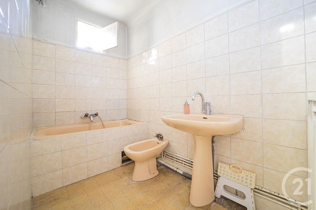 Afficher la photo en grand Appartement T4 à vendre - 4 pièces - 60.47 m2 - MARSEILLE - 13014 - PROVENCE-ALPES-COTE-D-AZUR - Century 21 Intramuros
